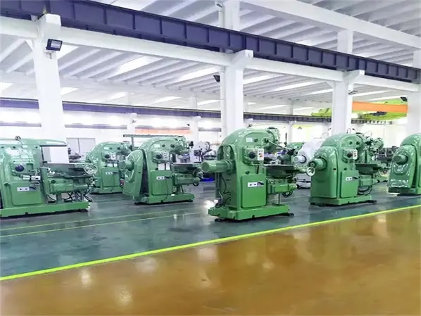 /uploads/image/2025/08/28/universal-milling-machine-4.jpg universal-milling-machine-4.jpg