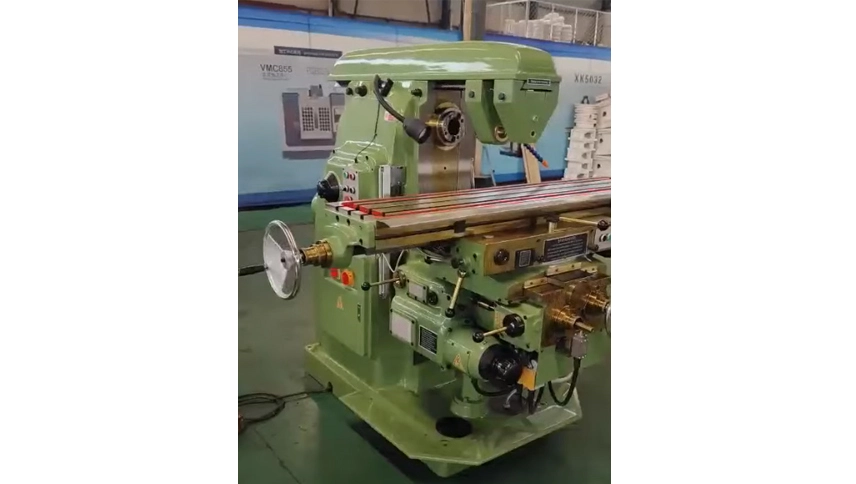Universal Milling Machine