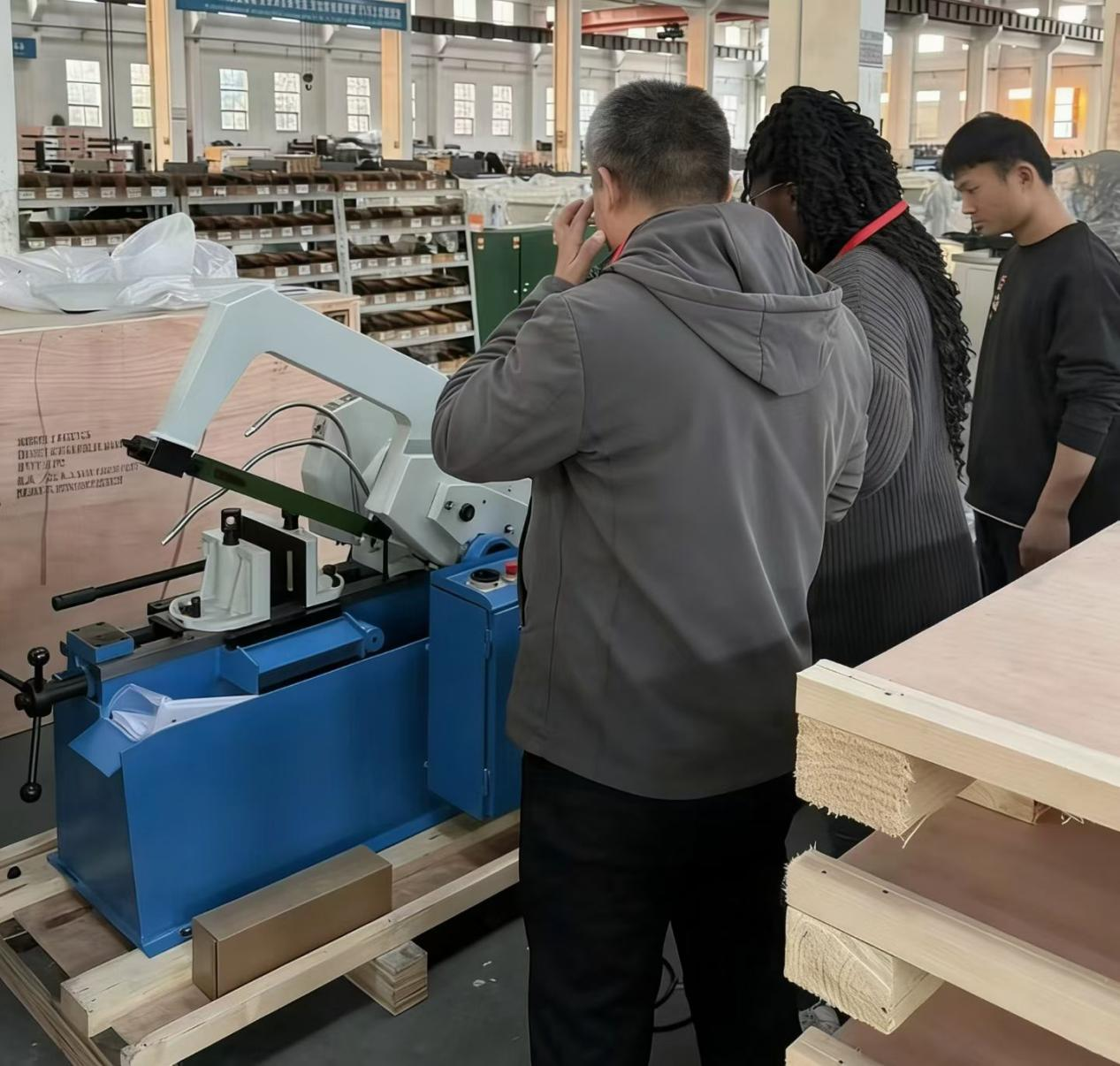 zambian-customer-visits-shanquan-machinery-for-in-depth-inspection-of-band-saw-cutting-equipment.png